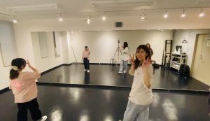 大阪ダンススクールリアン　梅田スタジオ　ヒップホップレッスン風景